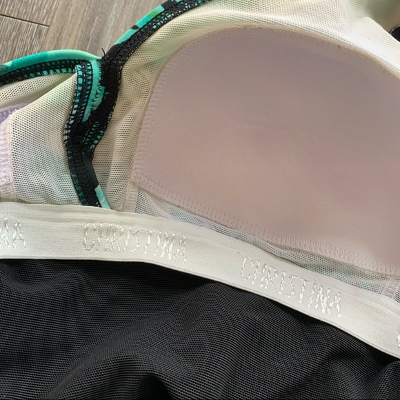 One piece swimsuit, gathered turquoise pattern and black, size 6 - Picture 6 of 6